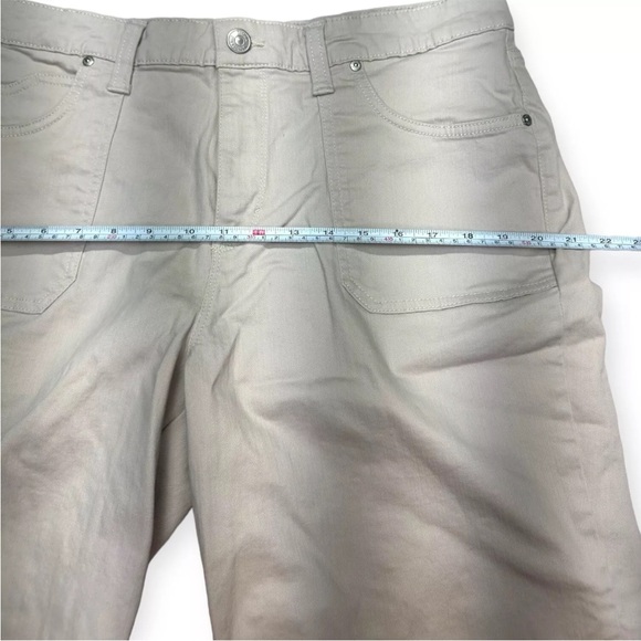 Gloria Vanderbilt All Around Slimming Effect Bermuda Jean Shorts Size 16 White - Picture 9 of 9